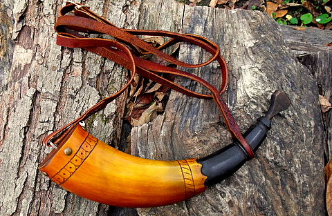 hand made powder horn