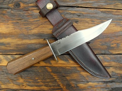 nice traditional style Clip point Bowie